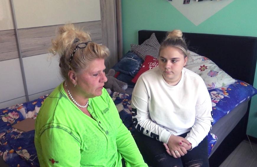 Aufgrund ihrer Symptome soll sie in eine Spzialklinik eingeliefert werden, doch das passt der 17-Jährigen gar nicht.
