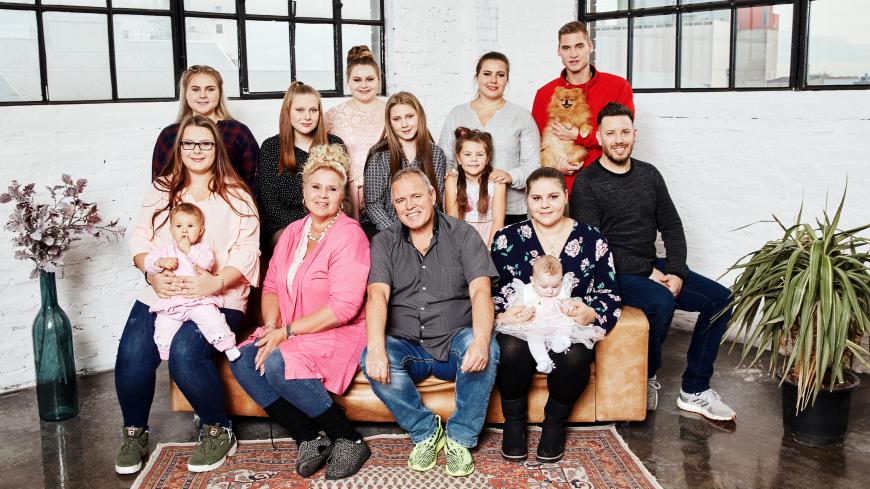 Die Wollnys – Eine schrecklich große Familie! Da ist die Rasselbande auf einem Haufen.