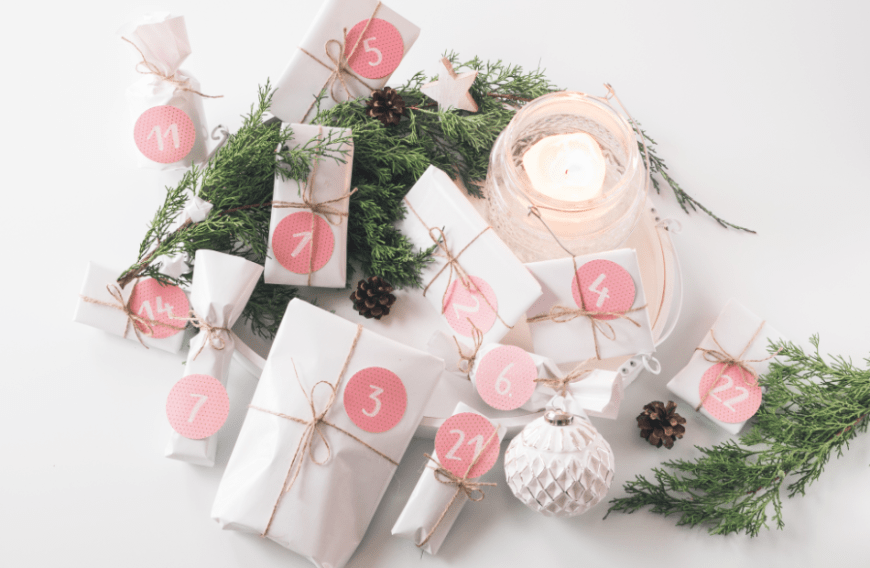 Adventskalender mit tollen Überraschungen machen nicht nur Kinder glücklich, sondern auch Erwachsene. 