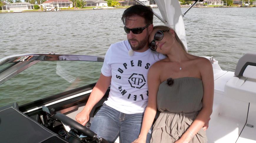 Auch Wendlers Ehefrau Laura Müller hat sich mittlerweile zu dem Verschwörungs-Skandal geäußert. In ihrer Instagram-Story veröffentlichte sie ein Statement, in dem sie sich hinter den Wendler stellte – sich aber auch von seinen Aussagen distanzierte.