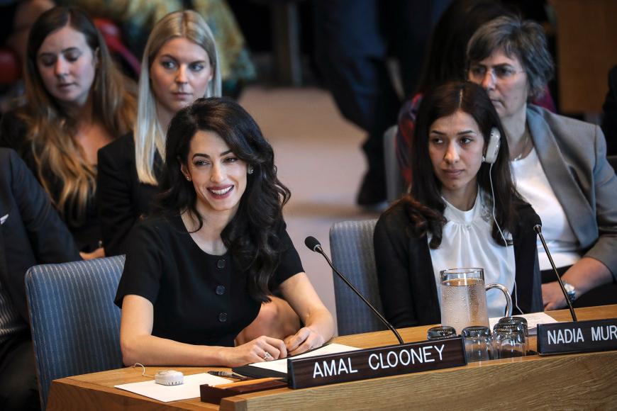 „Amal findet ihre Arbeit als Anwältin wichtiger als seine und will keine Pause einlegen”, so ein Insider.