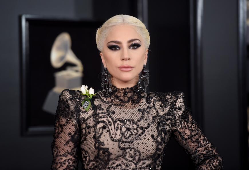 So soll Lady Gaga es offenbar hassen, alleine zu schlafen und...