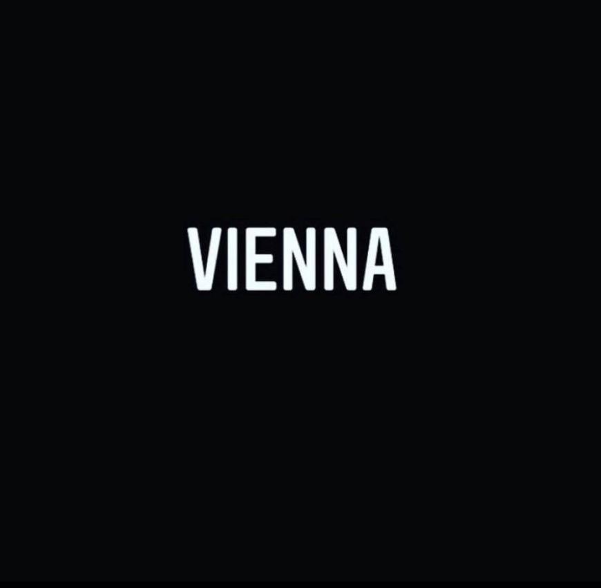 Musical- und Schlagerstar Alex die Capri postete in Gedenken an die Toten und Verletzten von Wien nur den englischen Namen der Stadt