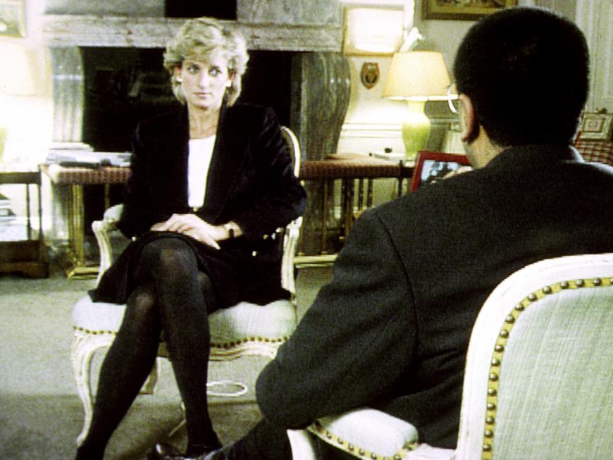 Mit dem BBC-Interview gegenüber Journalist Martin Bashir hatte Prinzessin Diana vor 25 Jahren die britische Monarchie erschüttert. Mehr als 200 Millionen Menschen verfolgten weltweit am Fernseher, wie sie ungewöhnlich offen und unter Tränen über die Untreue ihres Gatten Prinz Charles sowie ihre eigenen psychischen und gesundheitlichen Probleme sprach.