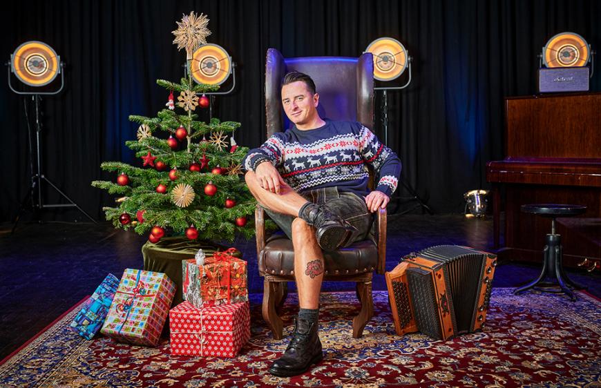 Andreas Gabalier meldet sich aus seiner Auszeit zurück und hat sein erstes Weihnachtsalbum mitgebracht, auf ...