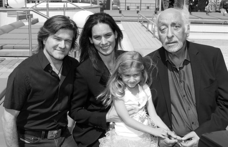 Karl Dall mit seiner Tochter Janina, Enkelin Nelina und Schwiegersohn Jovan Nenadic im Jahr 2014.