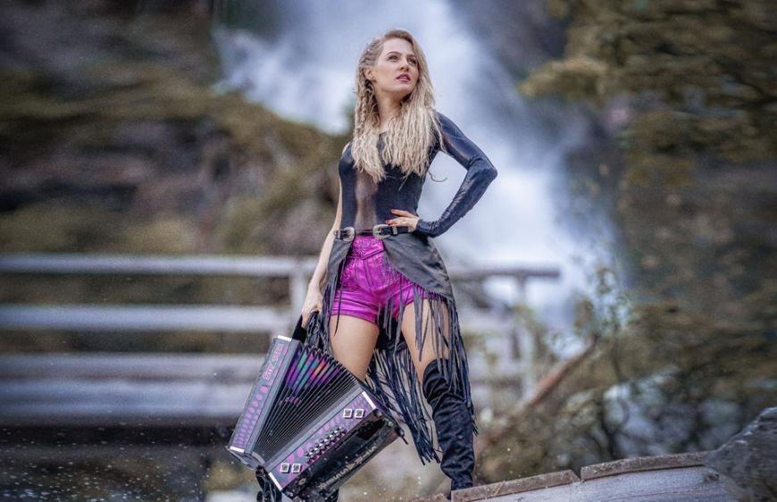 Melissa Naschenweng
Melissa Naschenweng ist ein österreichischer Superstar und viel mehr als nur