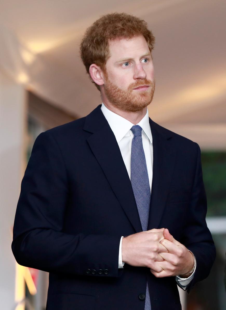 Doch was halten Prinz Harry und der Rest der Royals davon, dass sie den skandalösen Netflix-Hit unterstützt?