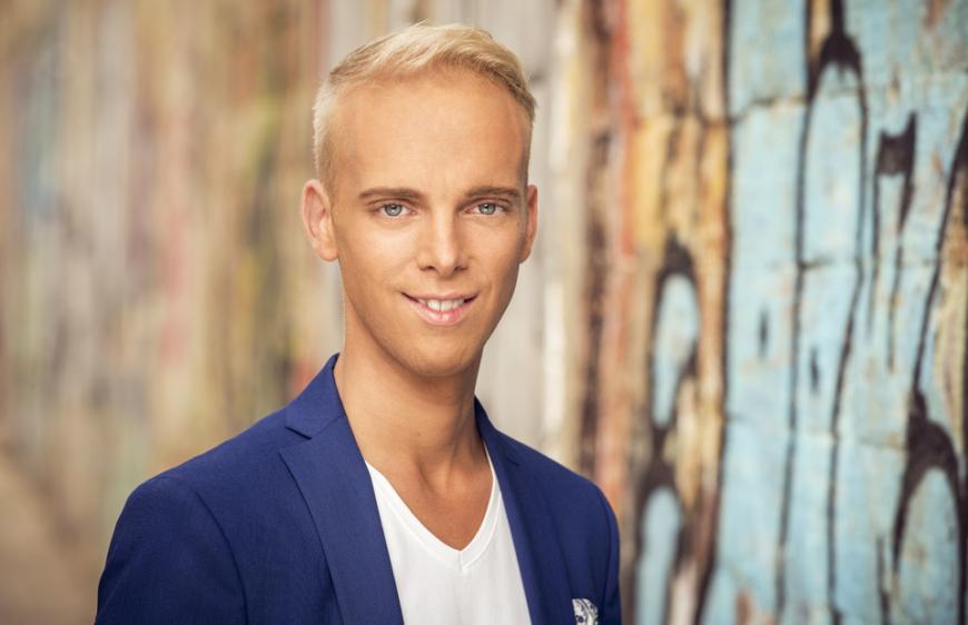 Sandro Malinowski
Sandro Malinowski liegt der Schlager im Blut: Der Sohn von Fantasy-Mitglied Fredi Malinowski macht seit 2017 seine eigenen Schlager, und das ziemlich erfolgreich. Sein Debütalbum