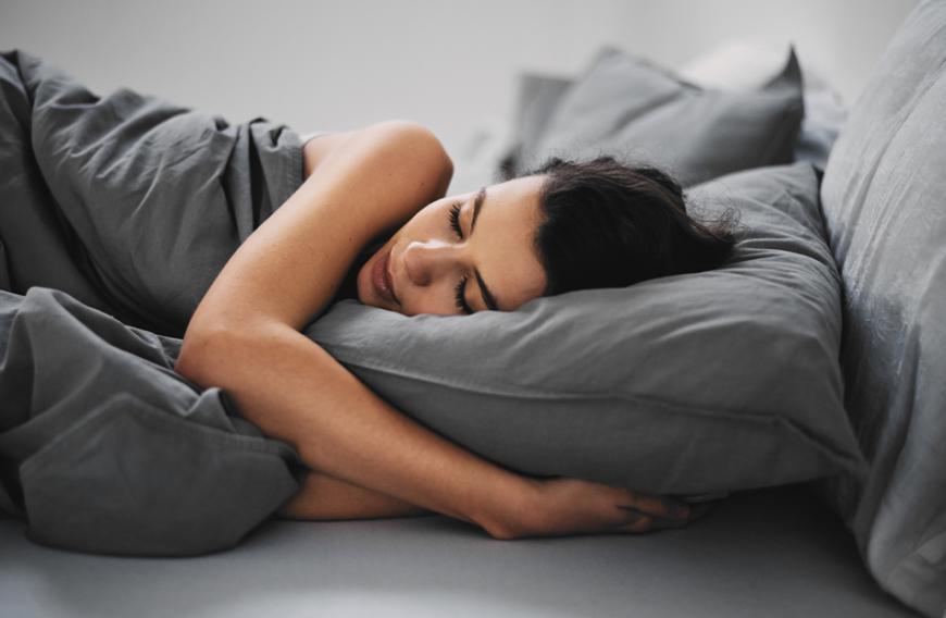 Falten weg über Nacht? Mit welchem Serum dies möglich ist, verraten wir jetzt.
