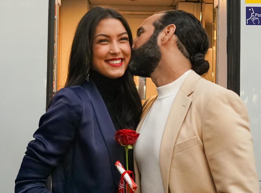 Seit 2015 sind Rebecca Mir und Massimo Sinató verheiratet.
