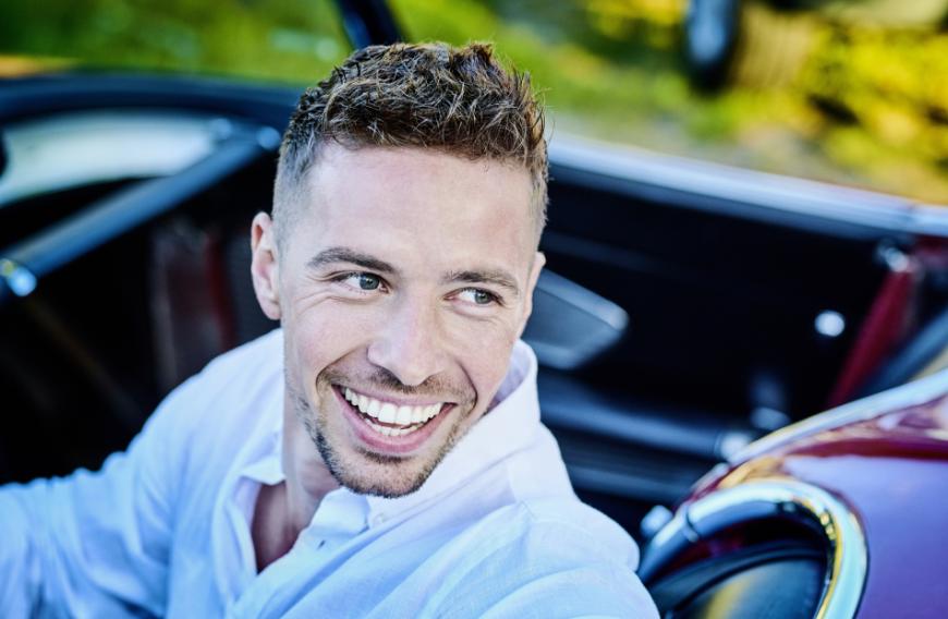 Doch der DSDS-Gewinner lässt sich davon sicher nicht die gute Laune verderben.