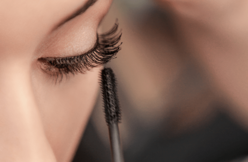 Du träumst von endlos langen und dichten Wimpern? Dann aufgepasst!