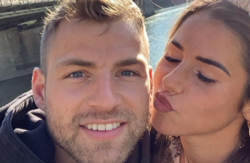 Im November machte der Fußballspieler der Sängerin im gemeinsamen Malediven-Urlaub sogar einen Heiratsantrag.