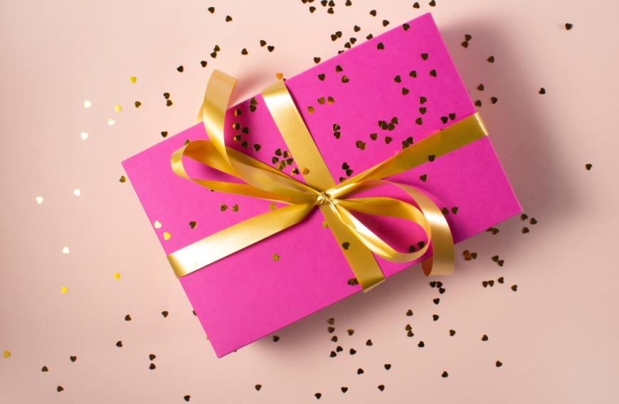 Du suchst noch ein Weihnachtsgeschenk für deinen Liebsten? Lass dich von diesen erotischen Geschenk-Ideen inspirieren. 