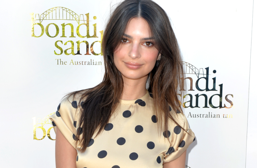 Emily Ratajkowski hat sich schon vor einiger Zeit als großer Retinol-Fan geoutet. Im Rahmen der Last Minute Angebote ist ein beliebtes Retinol-Serum satte 48 Prozent reduziert!