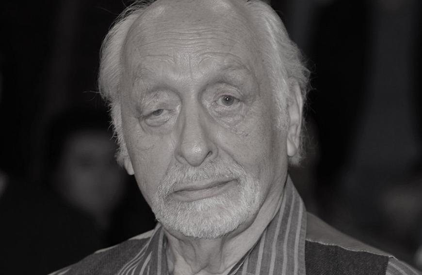 Karl Dall († 23. November)
Karl Dall wurde von vielen Fans für seinen Humor gefeiert und durch seine zahlreichen Rollen wird der Komiker, Entertainer, Musiker und Schauspieler für immer in Erinnerung bleiben. Karl Dall ist im Alter von 79 Jahren verstorben. Am 11. November erlitt er einen Schlaganfall. Davon soll er sich nicht erholt haben. Seine Familie teilte in einem offiziellen Schreiben mit: