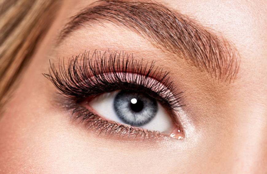Einmal XXL-Lashes, bitte! Mit einem Wimpernserum kannst du dir einen tollen Augenaufschlag zaubern. Wie gut, dass ein Topseller aktuell stark reduziert ist ...