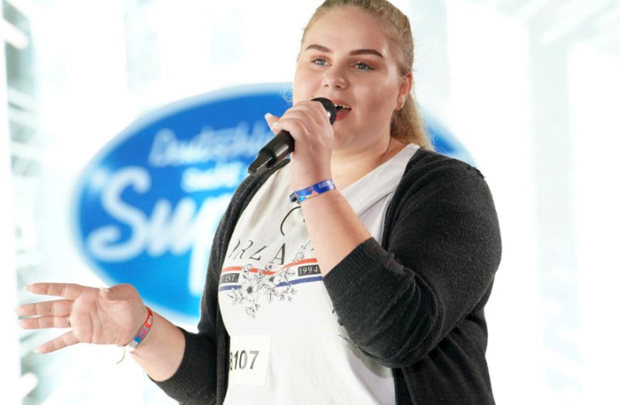 Dass die 18-Jährige eine leidenschaftliche Sängerin ist, zeigte bereits ihre DSDS-Teilnahme im Jahr 2019, doch nach dem Recall war für die TV-Darstellerin Schluss.