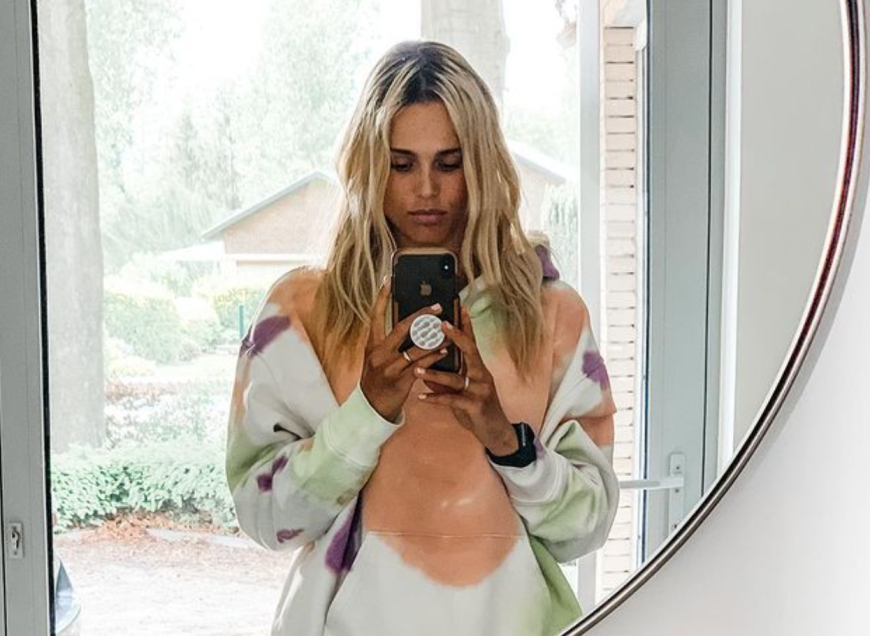 Nun ist Cody glücklich mit Model Marloes Stevens.