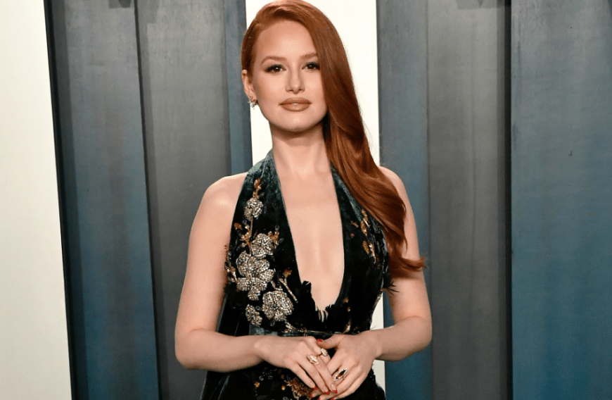 Hättest du auch gerne so lange, gesunde Haare wie Madelaine Petsch? Mit einer Haarmaske kannst du kaputte Spitzen retten.