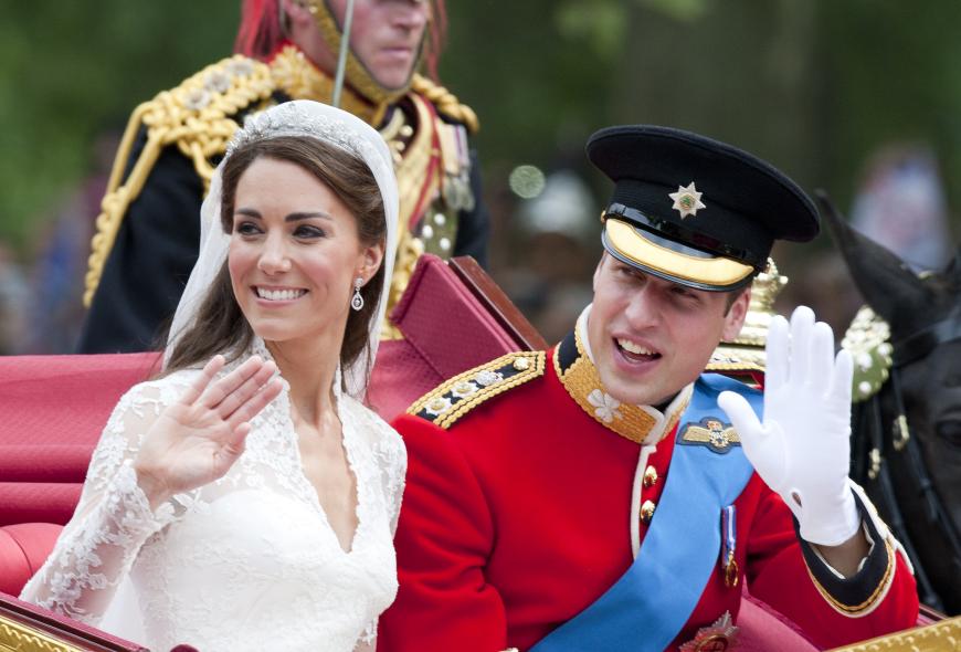 Kaum vorstellbar also, dass der Prinz und seine Ehefrau bei ihrer Hochzeit gleich sechs Mal das strenge Protokoll des Königshauses brachen.