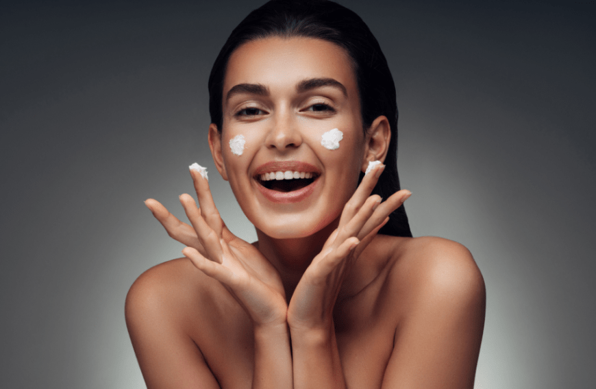Eine Augencreme fürs Gesicht? Wir haben so ein 2-in-1-Produkt entdeckt ...