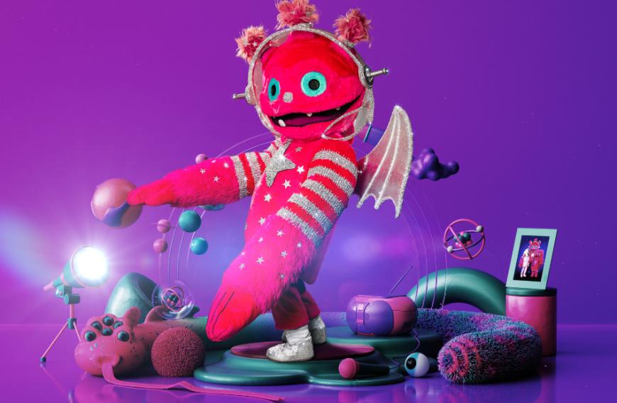Denn es gibt offenbar ein Wiedersehen mit dem Monsterchen - auch, wenn das neue Plüschkostüm ein bisschen anders aussieht, erinnert es schwer an das Maskottchen der ersten Staffel.