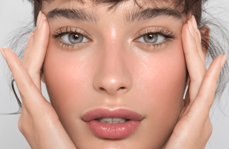 Wir sind bei unseren Beauty-Recherchen auf eine Augencreme gestoßen, die laut Hersteller einen Sofort-Wach-Effekt hat und intensiv Feuchtigkeit spendet.