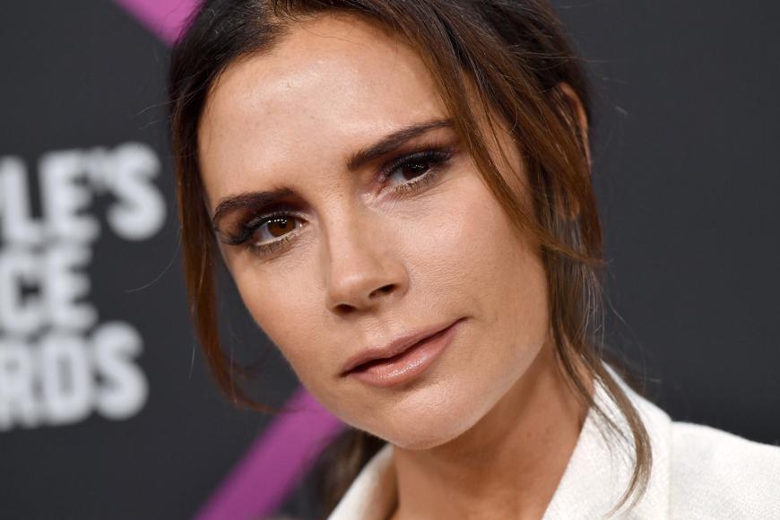 2004 behauptet Rebecca Lois, eine Affäre mit David Beckham gehabt zu haben. Über Nacht wurde die Spanierin so weltberühmt und die damals schwangere Victoria Beckham zur öffentlich gedemütigten Ehefrau.