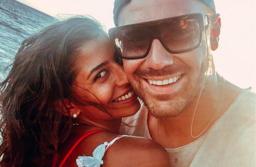 Eva und Chris sind seit Sommer 2019 ein Paar, vor knapp einem Jahr verlobten sich die beiden.