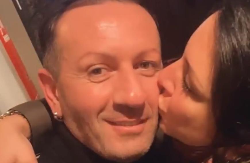 Mittlerweile haben sich die beiden aber wieder zusammengerauft und sind super happy miteinander, sogar vom Zusammenziehen war des Öfteren die Rede.