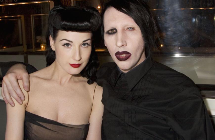 Sieben Jahre lang war die Burlesque-Tänzerin mit dem Horror-Rocker zusammen, 2005 gab sie ihm sogar das Ja-Wort, doch 2007 ließen sie sich wieder scheiden.