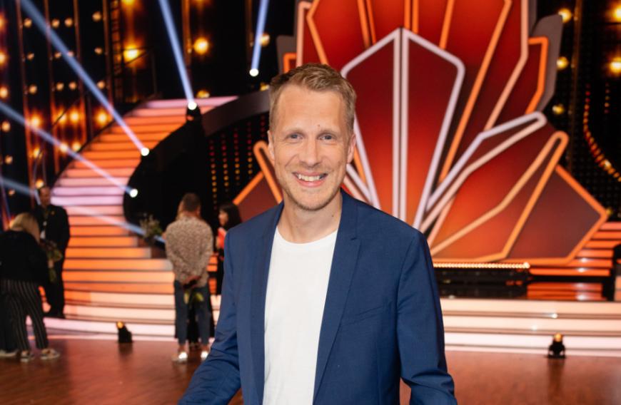 Doch als der Comedian sie fragt, wie ihr Tag war, reagiert sie komplett anders, als erwartet...