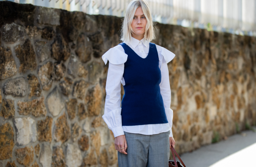 Die niederländische Fashion-Bloggerin Linda Tol liebt Pullunder. Die Retro-Teile feiern dieses Jahr ihr großes Comeback!