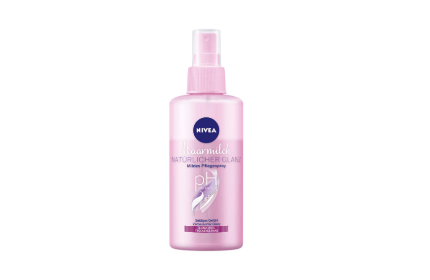 Die ″Haarmilch Natürlicher Glanz″ von Nivea gilt ebenfalls als Geheimwaffe für natürlich schönes, glänzendes und seidig fließendes Haar.