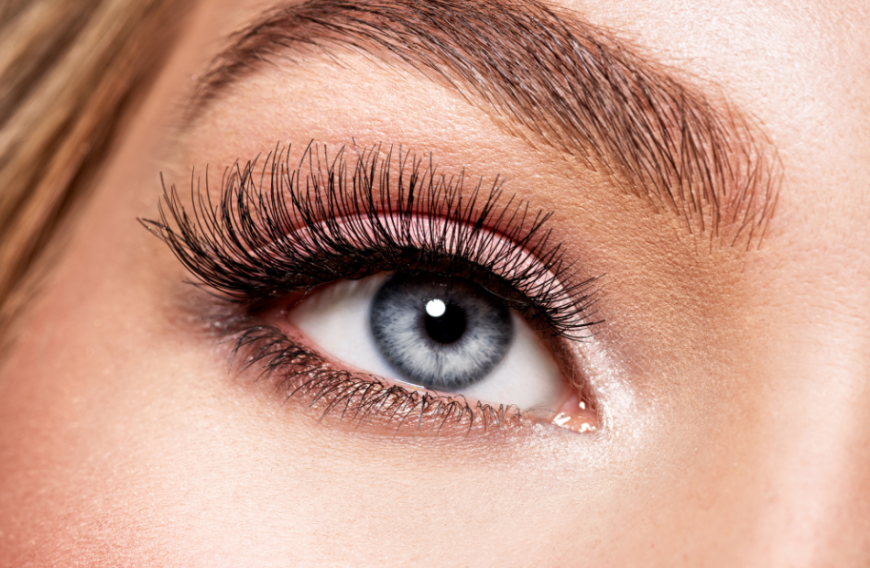 Lange Wimpern sind der Traum vieler Frauen – und der wird nun endlich wahr.