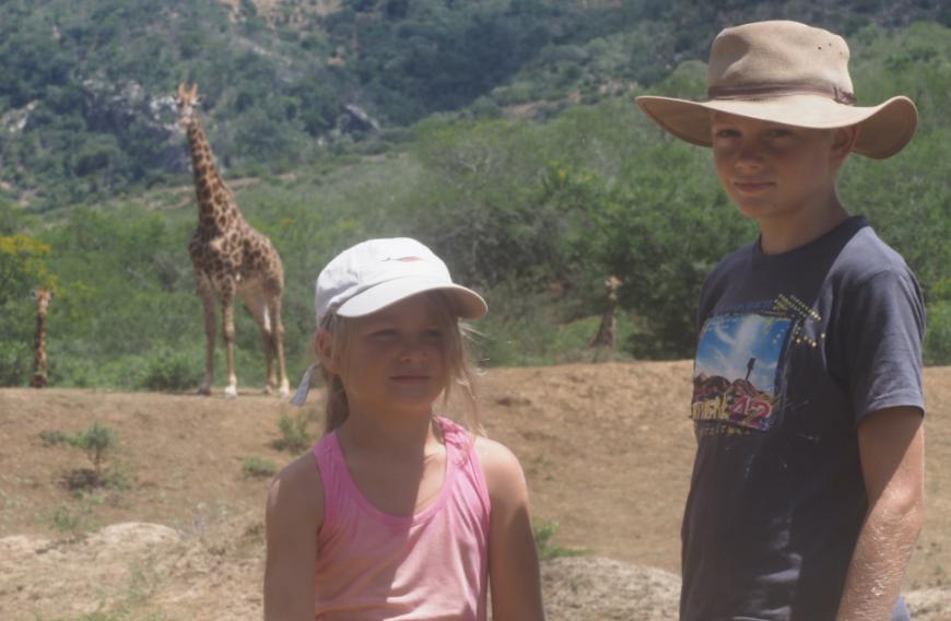 In Südafrika, wo die Familie lebt, sind die Regeln zwar weniger streng als in Deutschland. Doch auch die Kinder müssen sich einschränken.