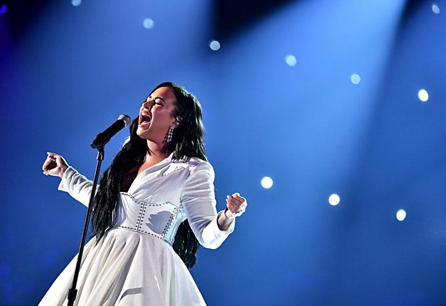 Über ihre dunkelste Stunde sprach die Sängerin nur wenig. 2020 rührte sie mit ihrem ersten Auftritt nach ihrer Überdosis die Menschen bei den Grammy Awards zu Tränen.