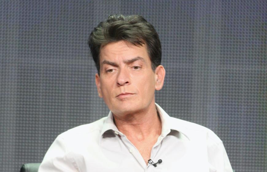 Alkohol, Drogen und Prostituierte: Es gab eine Zeit, in der Charlie Sheen fast täglich kleinere und größere Skandal-Schlagzeilen lieferte.