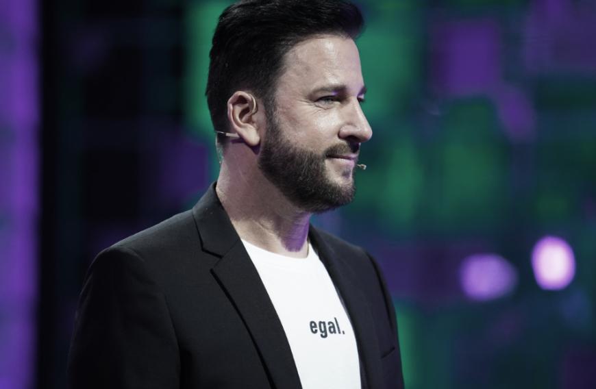 What? Michael Wendler möchte seinen Fans ermöglichen, an der Beerdigung seiner Mutter teilzunehmen.