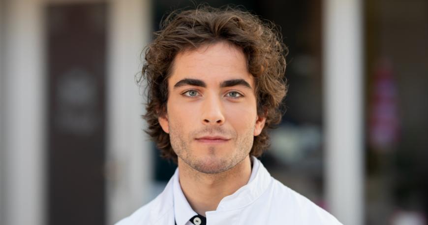 In seiner Rolle als Dr. Sebastian Hoffmann mischte Schauspieler Jonathan Elias Weiske die Schillerallee in der TV-Soap