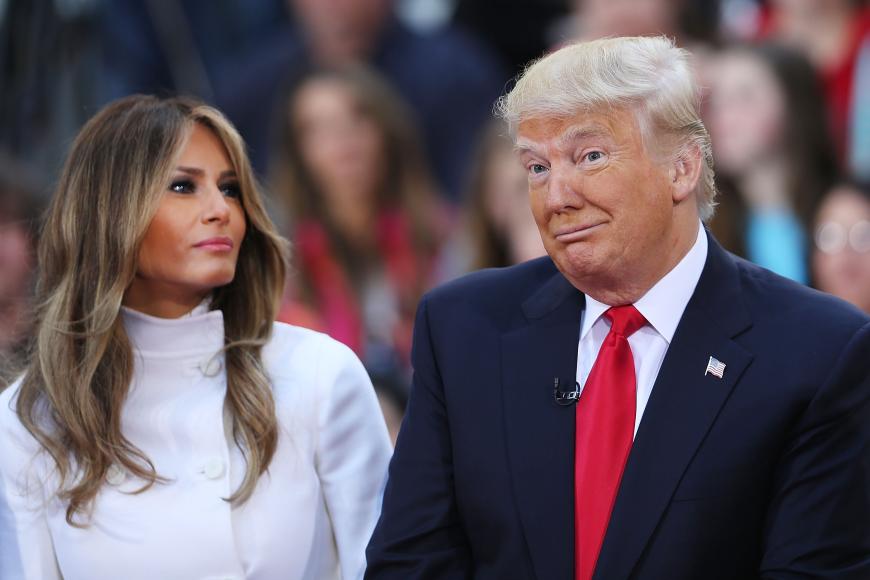 Doch auf einem neuen Foto strahlt die ehemalige First Lady wie lange nicht mehr. Liegt ihre Ehe doch nicht in Scherben?