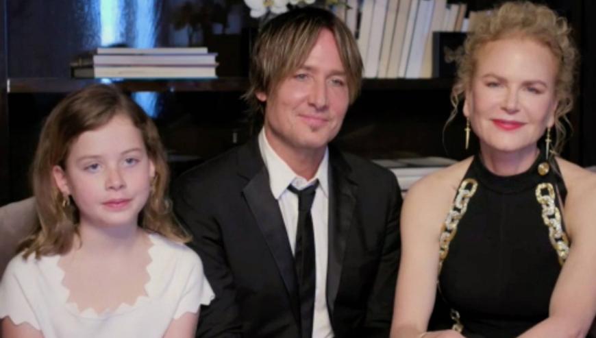 Die Preisverleihung zuhause bot bei manchen Stars einen ganz intimen Einblick ins Familienleben. Nicole Kidman und Keith Urban brachten ihre Tochter Faith-Margaret mit in den Videocall. Etwas ganz Besonderes, denn das Paar hält seine Kinder sonst meist aus der Öffentlichkeit heraus.