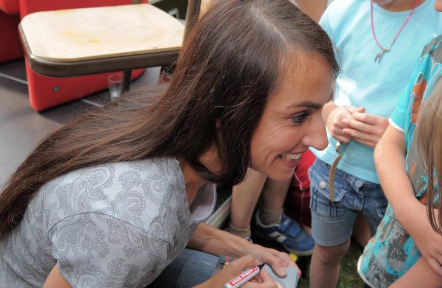 Dort half sie Eltern bei der Erziehung ihrer Kinder.