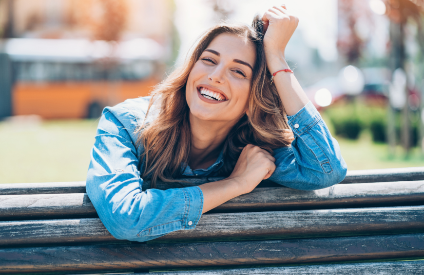 Mit einem gehypten Multi-Vitamin-Serum können wir die maximale Anti-Aging-Wirkung erzielen.