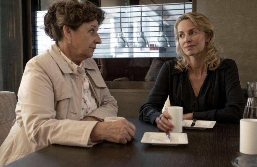 ... und zwar wegen Ex-Freundin Franziska (Simone Hanselmann), die ein Baby von Martin erwartet.
