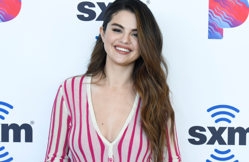 Selena Gomez schwört bei ihrer Haarpflege auf Naturöle. Ihr Favorit ist Arganöl, das deiner Mähne ein seidiges Finish verpasst.