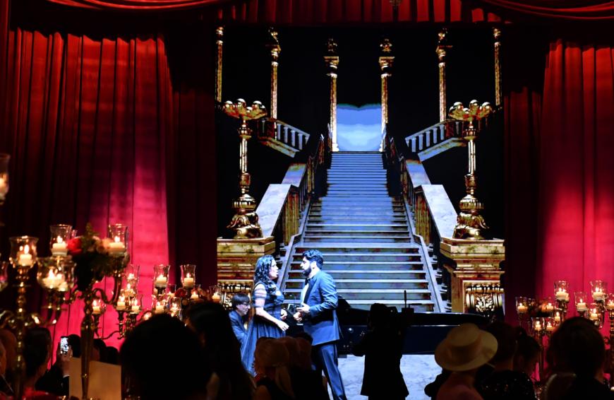 Nicht nur auf der Theaterbühne ein Traumduo: Anna Netrebko ist seit 2015 mit dem Tenor Yusif Eyvazov verheiratet.
