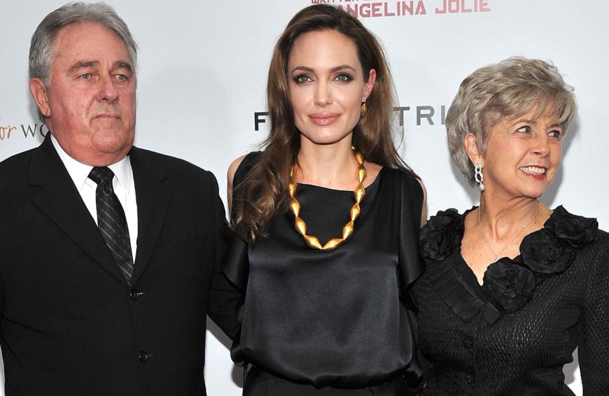 Selbst, als Brad Pitt schon mit Angelina Jolie verheiratet war, soll Jane den Kontakt zu Jennifer Aniston nicht abgebrochen haben.
